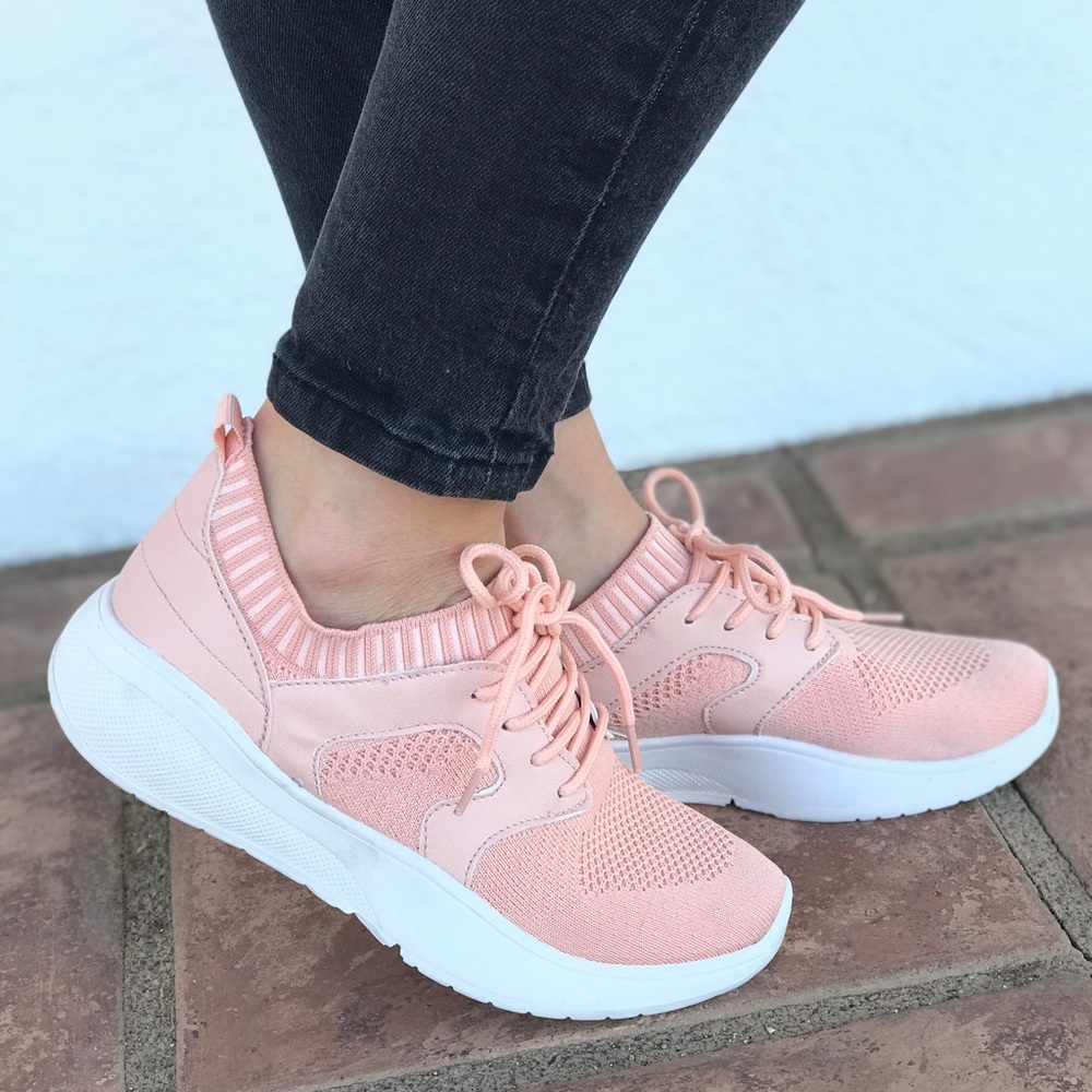 The CALLIE Flyknit Pink Lace-Up Sneaker